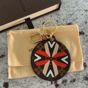 Authentic Louis‎ Vuitton Illustre tribal leather round keychain bag charm New